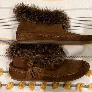 Minnetonka womens moccasins size 9.5